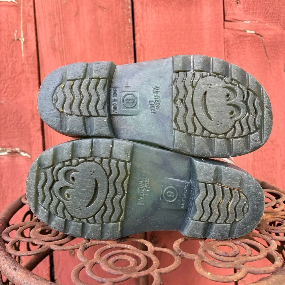 Toddler Shark Light Up Rain Boots Size 9 Pull Handles Ocean Green Blue EU 25